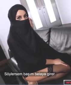Kara Çarşaflı Türbanlı Kadın Kocasını Aldatıyor Türkçe Altyazılı Porno